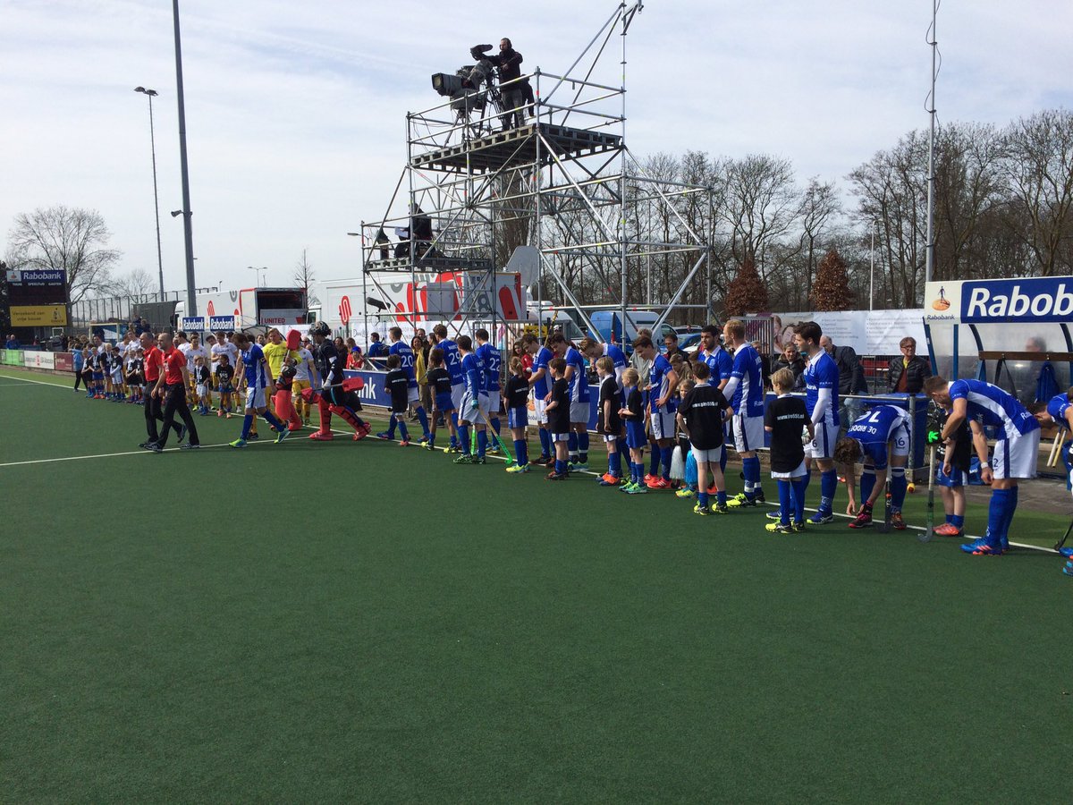 Gijs_de_Vries's tweet photo. Mooie start Kampong - Den Bosch voor @Giro555 : jonge kids als symbool voor geefbereidheid #geefleven #honger#droogte https://t.co/W4ZG64RQYA
