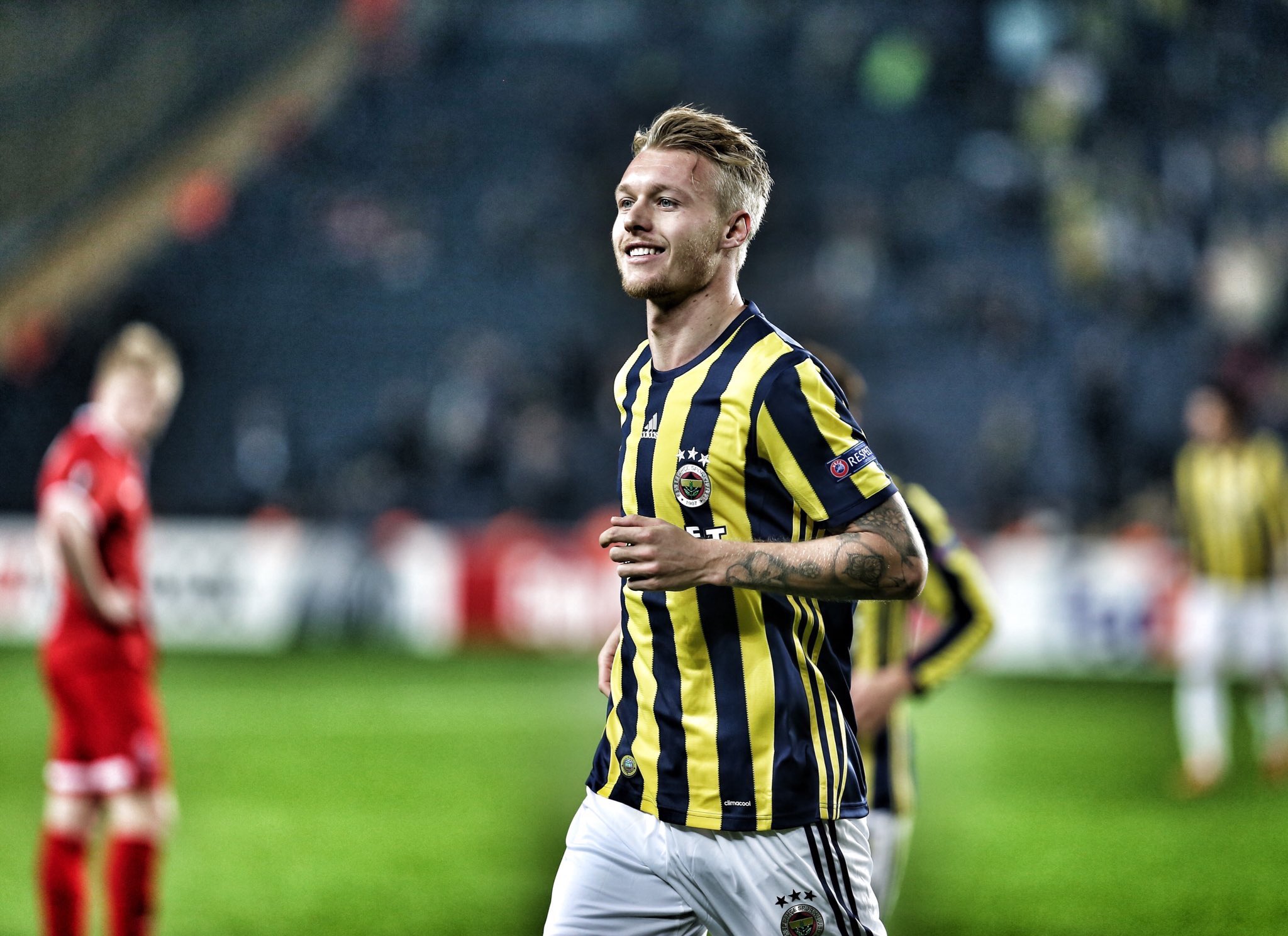  yi ki do dun Thor. yi ki Fenerbahçelisin.. Happy Birthday Simon Kjaer 