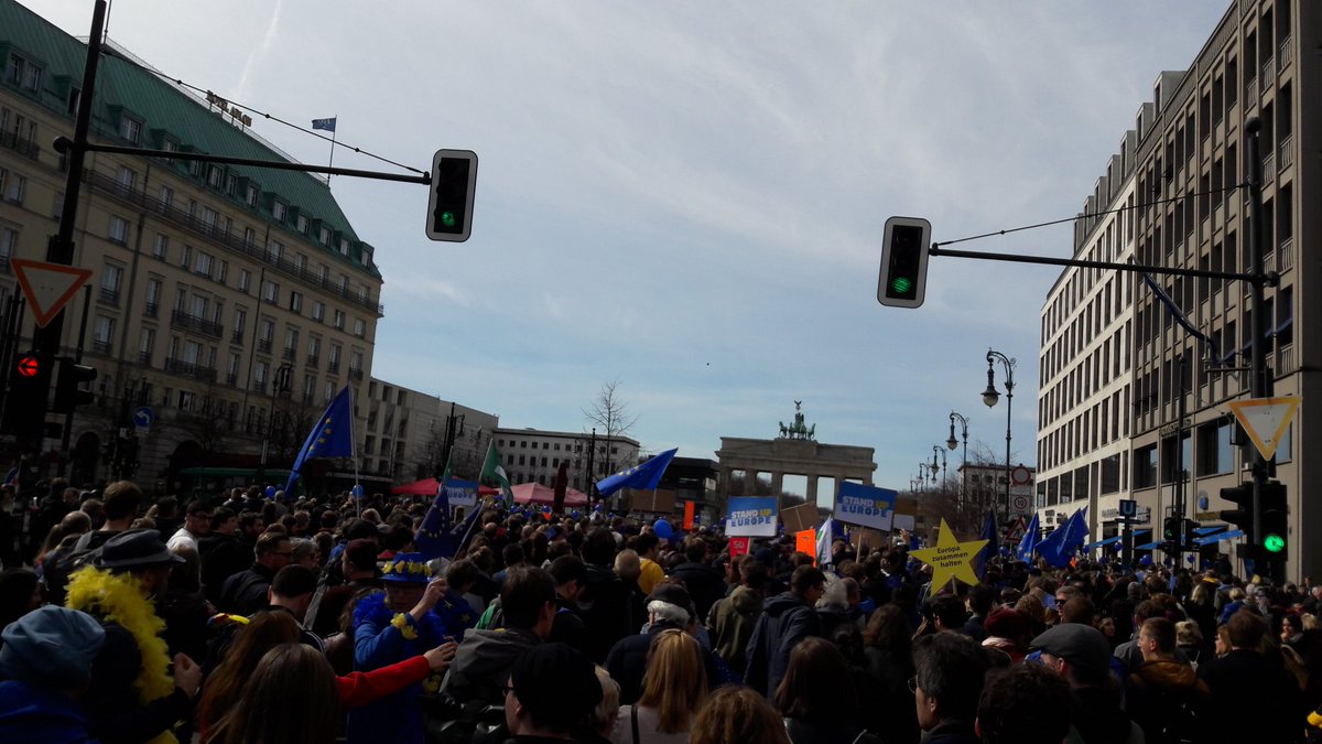 Yesterday the March for Europe took place. Happy birthday to the UE! #EUisYOU #ue60 #MarchforEurope