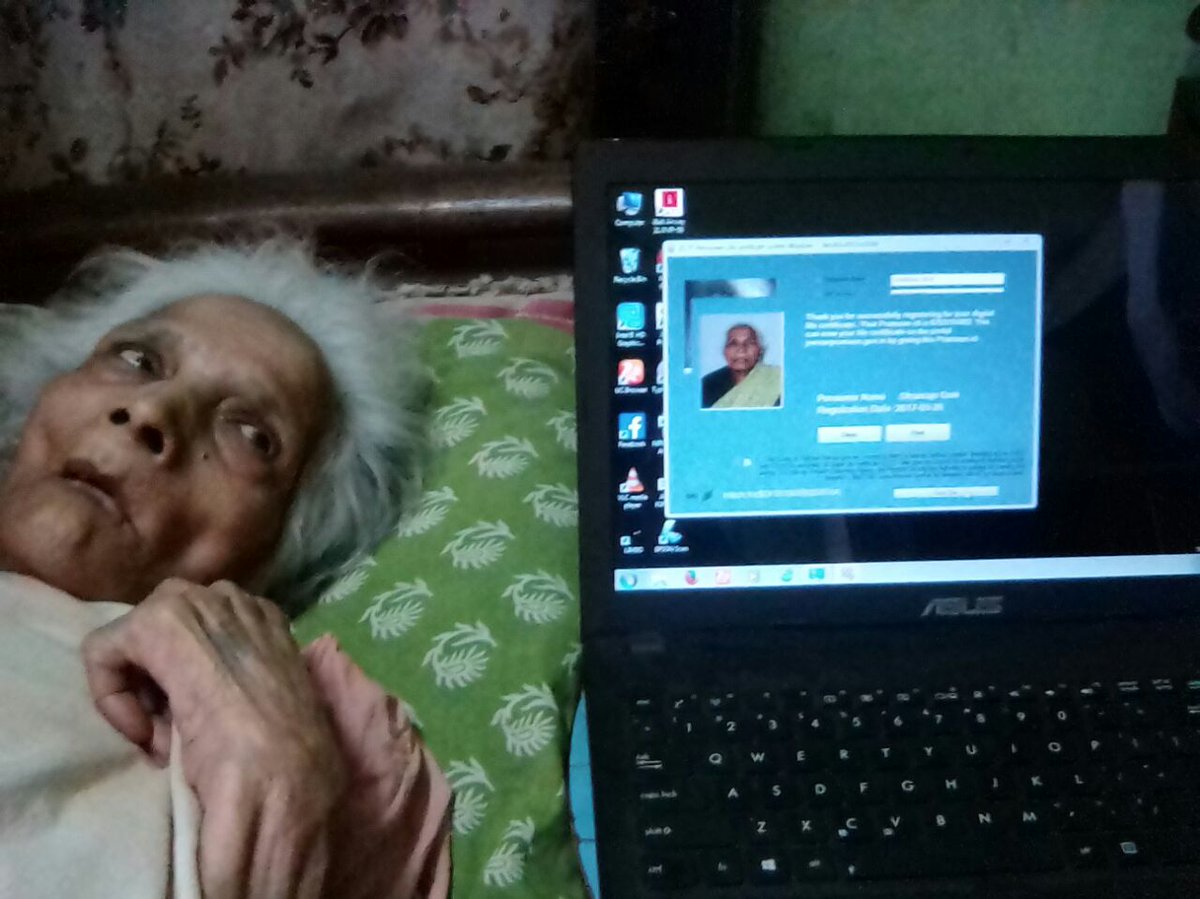 CSCJharkhand's tweet photo. Life certificate registration of an old lady in Ukrid panchayat of Bokaro District in jharkhand today. https://t.co/FMZOP1AAEQ