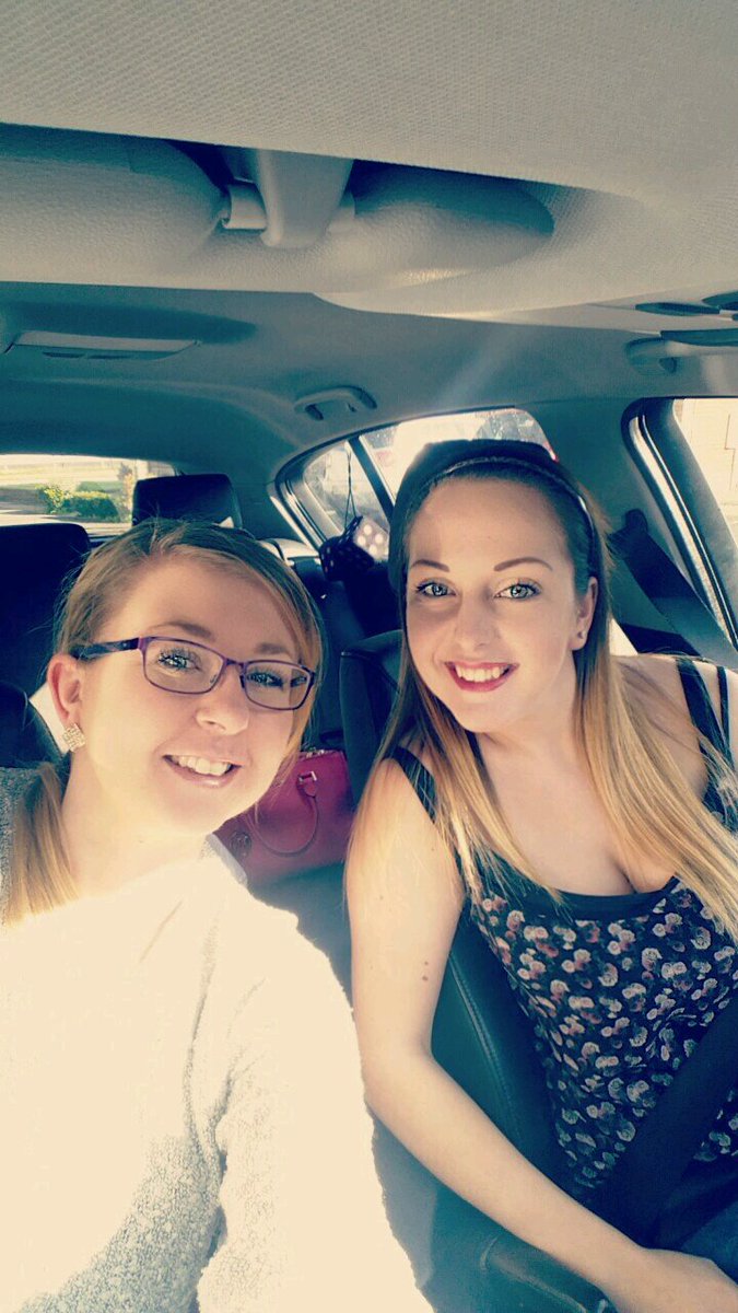 Gemmacocks1991's tweet photo. All ready for a 4 hour drive to nottingham to see @russellhoward!!! #excited @969Roxy https://t.co/77v0LYM7Ig