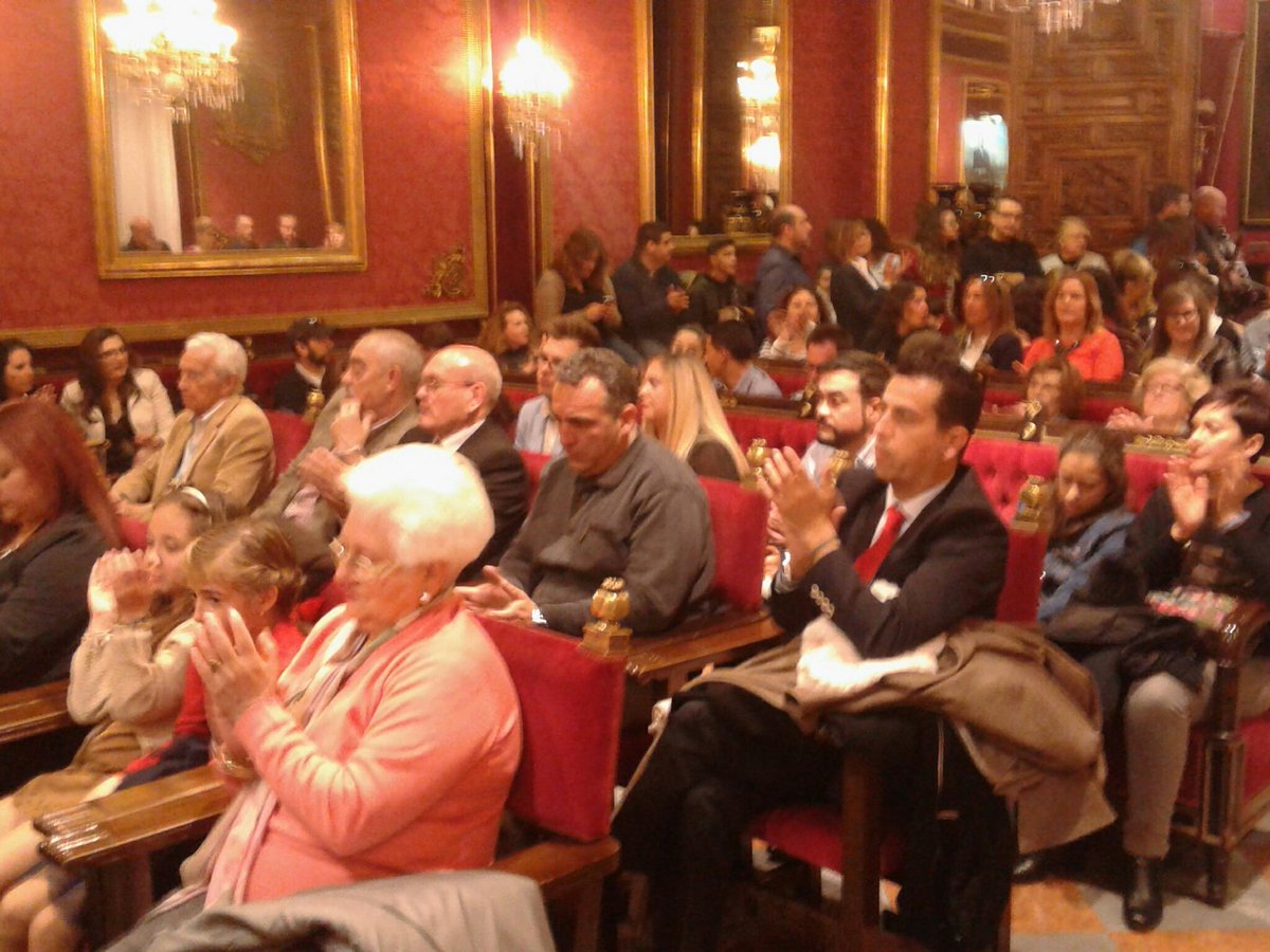 granadacofrade's tweet photo. Como Tu, ninguna, Victoria Costalera y Hermanos Costaleros las tres marchas que interpreta @BMRemediosgr antes del Pregón Costalero @aytogr https://t.co/KTS71QTseo