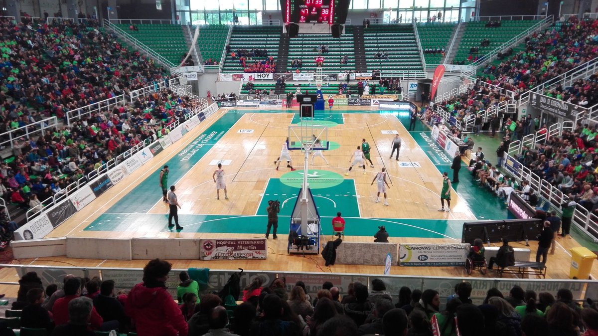 Ocio en falimia, marcha y baloncesto. @CaceresAecc y <a href="/Caceres_Basket/">CacerEsBasket</a> #planesconpeques #Cáceres