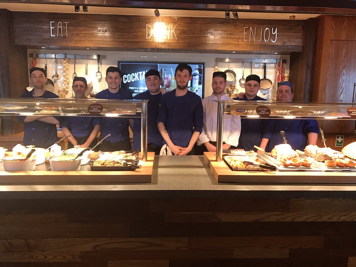 Kitchen team ready to smash it! We got this guys #happymothersday #sundayfun @awood_01 <a href="/ianvance83/">ian vance</a> <a href="/WeAreSUGM/">WeAreSUGM</a>