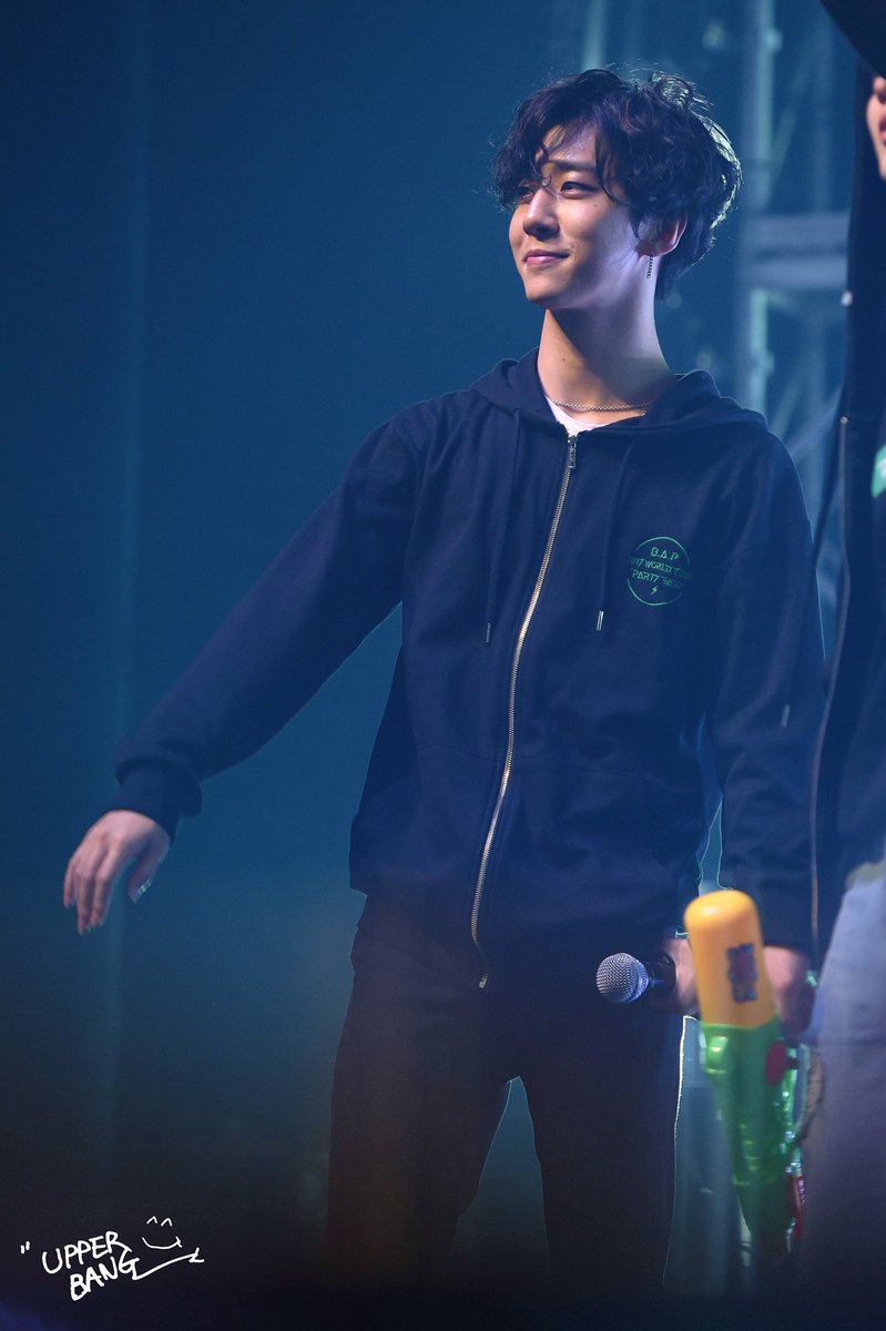UPPERBANG's tweet photo. 170326 #BAP #방용국@BAP_Bangyongguk 3일동안 진짜 수고많았어요😊💕 늘 고맙고 존경합니다 https://t.co/H4rTfNOXWb