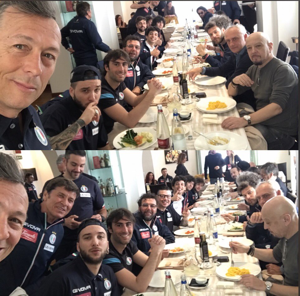 Pranzo atletico prima della partita <a href="/NazCantanti/">Nazionale Cantanti</a> a #Senigallia <a href="/enricoruggeri/">Enrico Ruggeri</a> <a href="/MattiaBriga/">BRIGA</a> <a href="/Boosta/">Davide Boosta Dileo</a> <a href="/niccolofabi/">Niccolò Fabi</a> #giannimorandi <a href="/paolovallesi/">paolo vallesi</a>