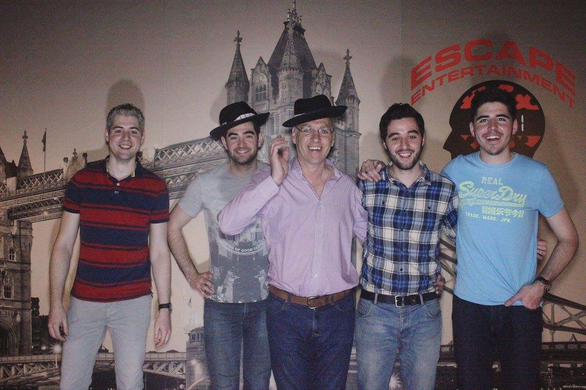 imharrybenjamin's tweet photo. You'd think you'd be able to rob a bank with 2 doctors, 2 engineers and well me, sadly not @EscapeEntLdn #bank #heist #escapeentertainment https://t.co/urnSAe0g23