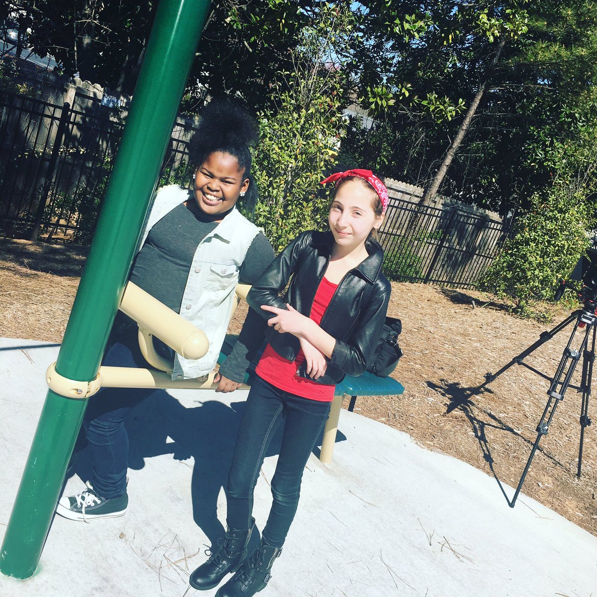 harmoni_star's tweet photo. Late post😩 last weeks shot🎬 A Sacrifice🎥 With director/producer Donald Crenshaw https://t.co/gV4nNpNhc3