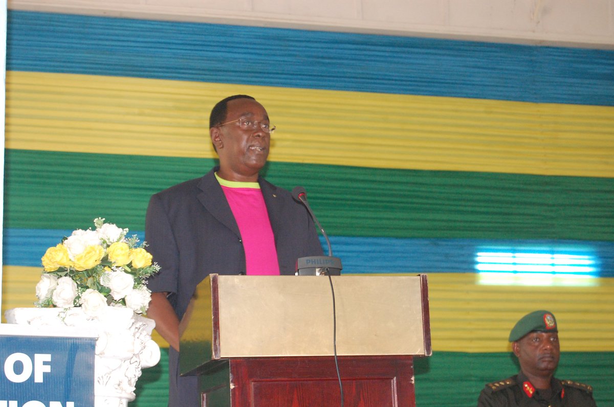 RwandaParliamnt's tweet photo. President @MakuzBernard encourages girls to keep on performing well in their schools  as their name titled #InkubitoZicyeza #Rwanda https://t.co/mxa25n7ZDI
