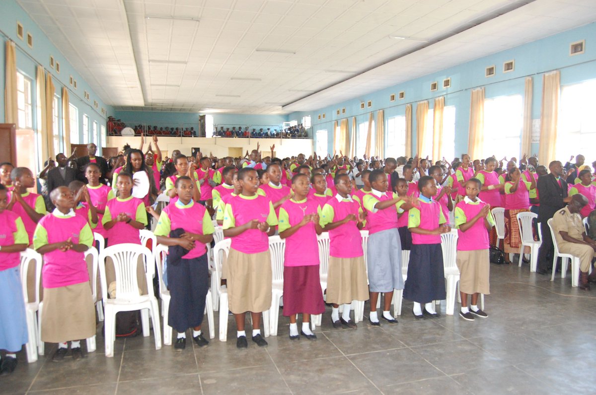 RwandaParliamnt's tweet photo. President @MakuzBernard encourages girls to keep on performing well in their schools  as their name titled #InkubitoZicyeza #Rwanda https://t.co/mxa25n7ZDI