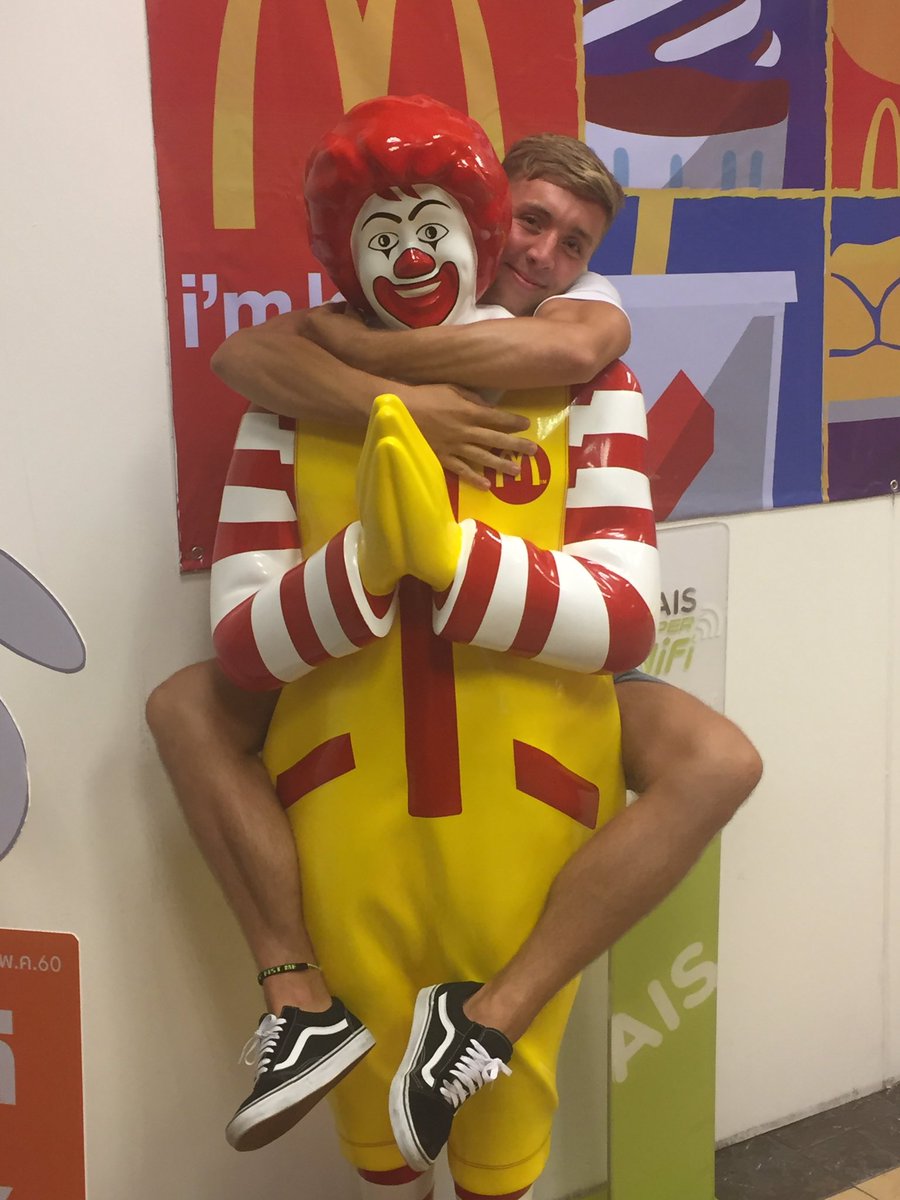 __harryrobinson's tweet photo. The process of @MaxLangridge5 becoming McDonald's most wanted https://t.co/PFtHlJ6Te3