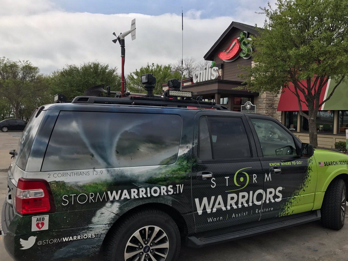 StormWarriorsTV's tweet photo. Fueling up team for big weather day along Red River @Chilis #KnowWheretoGo. #stormwarriorstv #txwx #okwx #severeweather #tornado  #nws #wx https://t.co/sJsMwNsOGh