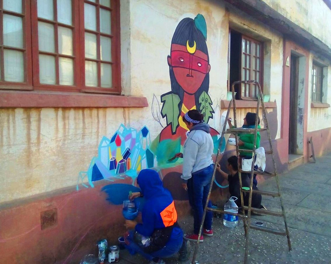 SaberesFem2017's tweet photo. #JornadaMuralistas en el marco de nuestro Encuentro! #Pichilemu
Aníbal Pinto esq Ortúzar
Evaristo Merino esq Jaramillo
Ortúzar esq O`Higgins https://t.co/ns0fS7D98p