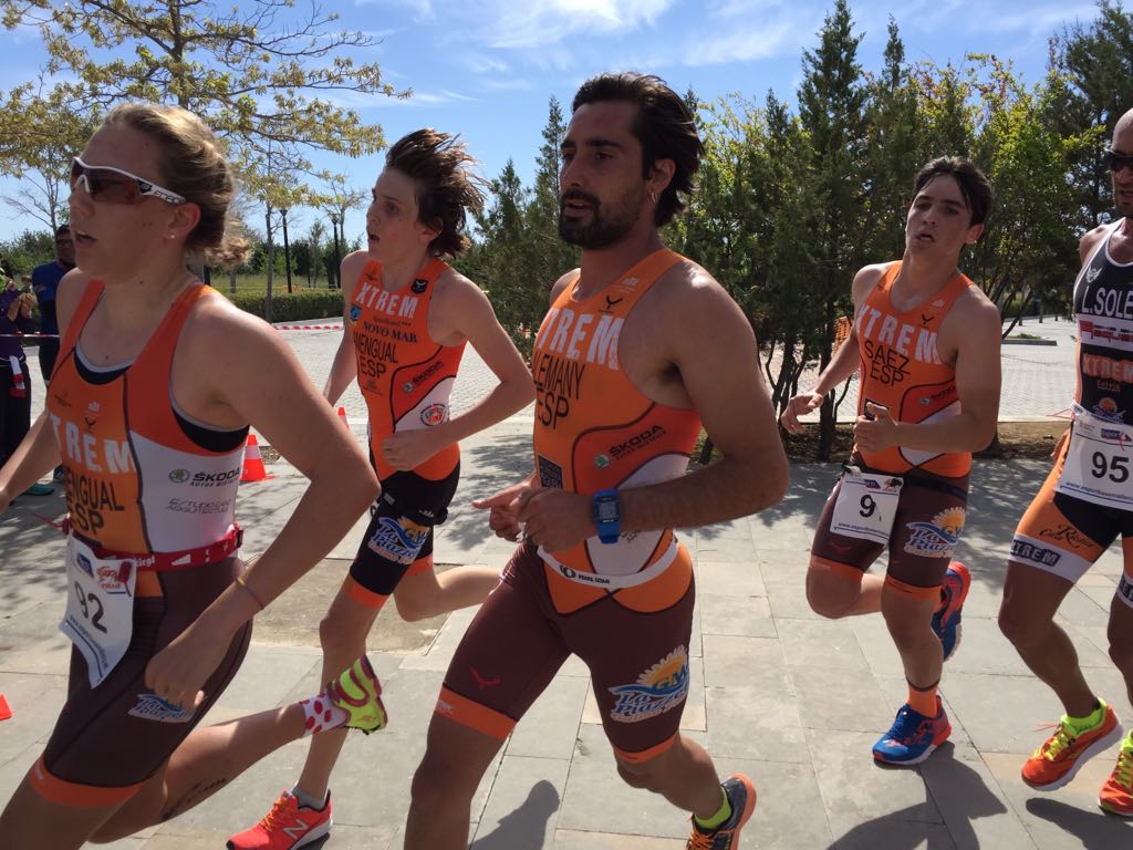 TriatloCalvia's tweet photo. 3r lloc masculí Cto Balears Duatló per equips I 2n lloc amb l'equip mixte. Seguim! Setmana que ve Cto Espanya! https://t.co/wMd1tjxcoA