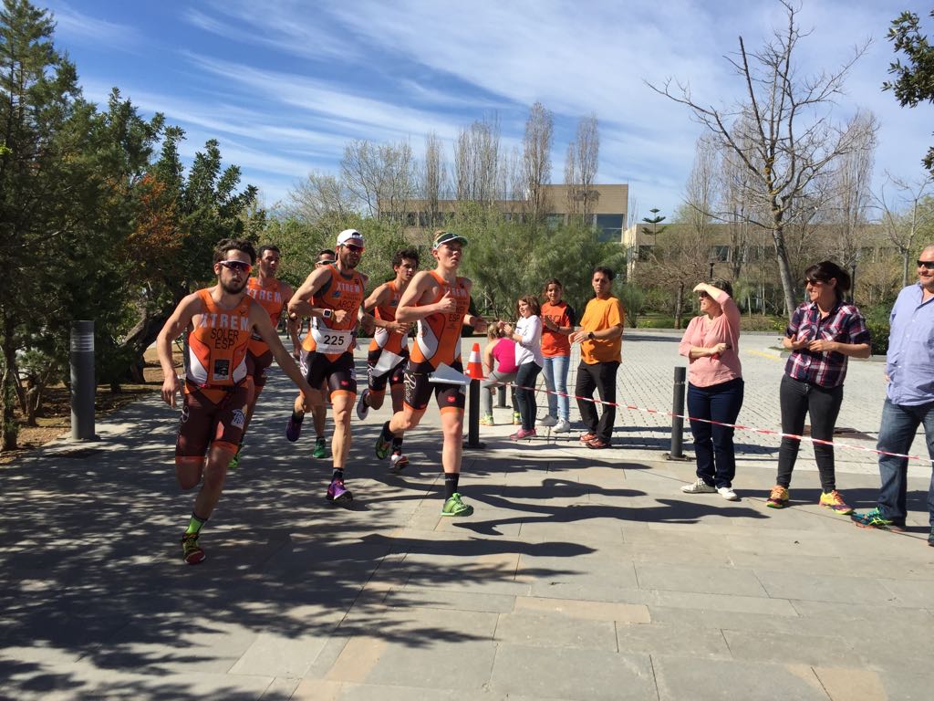 TriatloCalvia's tweet photo. 3r lloc masculí Cto Balears Duatló per equips I 2n lloc amb l'equip mixte. Seguim! Setmana que ve Cto Espanya! https://t.co/wMd1tjxcoA