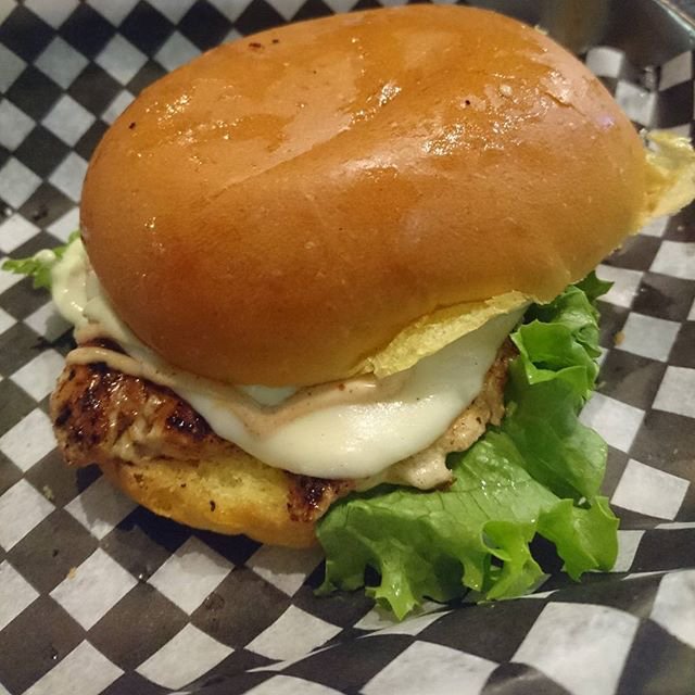 Our grilled chicken breast burger w/ fresh mozzarella cheese and basil pesto aioli👌👌

#theburgernator 
#burgernator