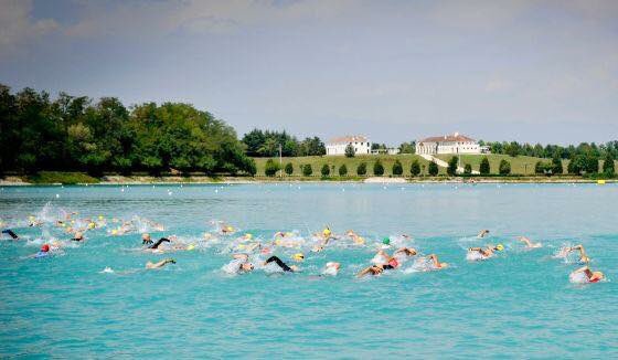 47ADTriathlon's tweet photo. @matteorenzi dicono che ti sei dato al #triathlon ... vieni a Treviso il 28 maggio?! https://t.co/q4zGzBNM3q https://t.co/rM2j2oo6Y9