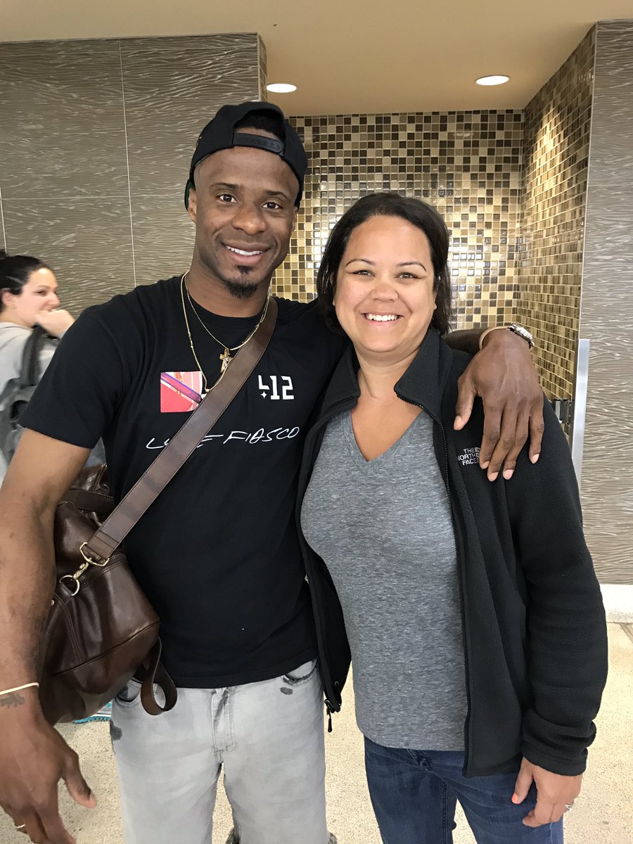Clint Ward Al Twitter I Told My Wife That Ike Taylor Was In Front Of Us At Airport Security She Left Me In The Dust To Go Say Hi To Him Ike Swagginu