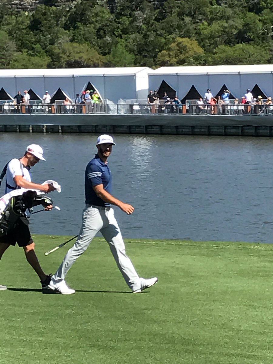 JanaBerry1's tweet photo. @DJohnsonPGA Stop looking at me swan! #DellMatchPlay https://t.co/MjgKztON8T