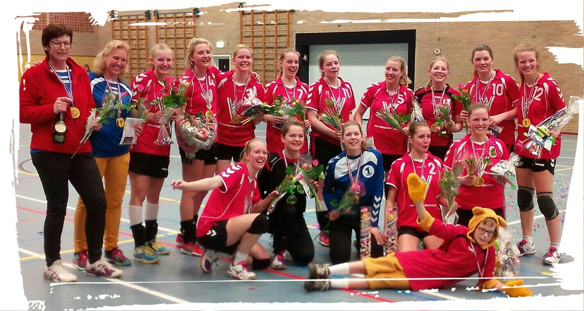 PacelliHandbal's tweet photo. Dit is een goed stel hoor!! Sponsored by @VerhagenMondzrg
#dames2 #kampioen #handbal #toptalent https://t.co/3x8DEnsEUz