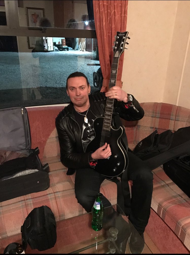 Anders backstage with he's Schecter Platinum.#TREAT #TREATtheband #AndersWikström #GhostOfGracelandTour #Schecter Thank you <a href="/Fitzpatrick_AB/">Fitzpatrick AB</a>