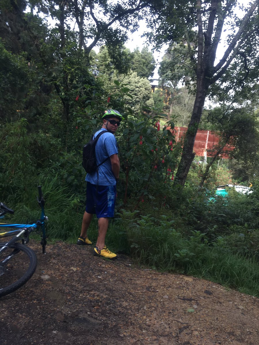 PiCaLla's tweet photo. @Bocarejo_JP @EnriquePenalosa bienvenidos a Camino al Meta pero no así, ni con 200 bicis descontroladas invadiendo carriles en contravia https://t.co/kfbnKGTW0p