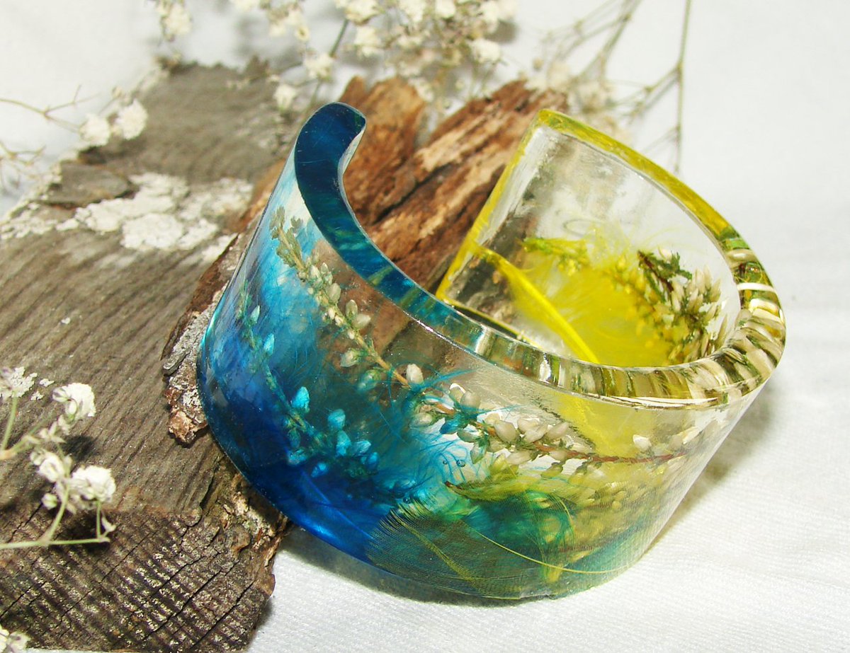 ArttSpaces's tweet photo. #PressedFlower
https://t.co/MGikcmv8U0
#Bangle #GiftsforHer #FlowerInResin #BlueBangle #GiftIdeasForHer #FlowerJewelry #JewelryWithFlower https://t.co/q4TGsnE9LA