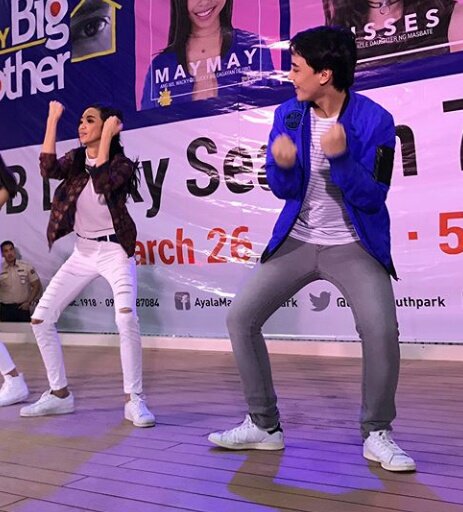 MayWardOfficial's tweet photo. Whenever performing, he never fails to always look at her. Hugutan ng confidence, @Barber_Edward_?

#MAYWARDHeatsUpAyalaMall https://t.co/0vtflk5EJ8