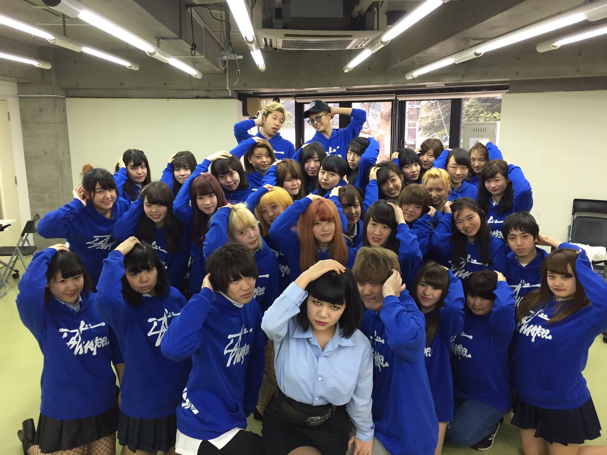 k_sotsupa's tweet photo. そして本日は卒パに出演してくれる
なたね油ちゃんがミーティングに
遊びに来てくれました〜〜😍😍🤝💕

みんなで卒パパーカーをきて写真も撮ったよ〜〜🤳🌟
3月30日制服卒パきてね！まだまだチケットご用意できます🎟♡

#HSP #制服卒パ @append0311 https://t.co/AktSXUG4ks