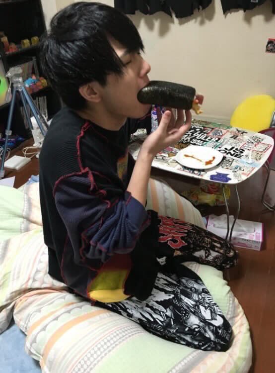 chaka_m_'s tweet photo. 突然ですが、3/31にこのアカウントを諸事情により消します。😌😌

これからも参戦することはあるので、もしトプ画の写真の変なヤツ覚えていたら声かけてください😂❤️💕❤️

短い間でしたがありがとうございました🤗
(・ω・)/ｱﾃﾞｭｰ☆ https://t.co/abW0zZvsbw