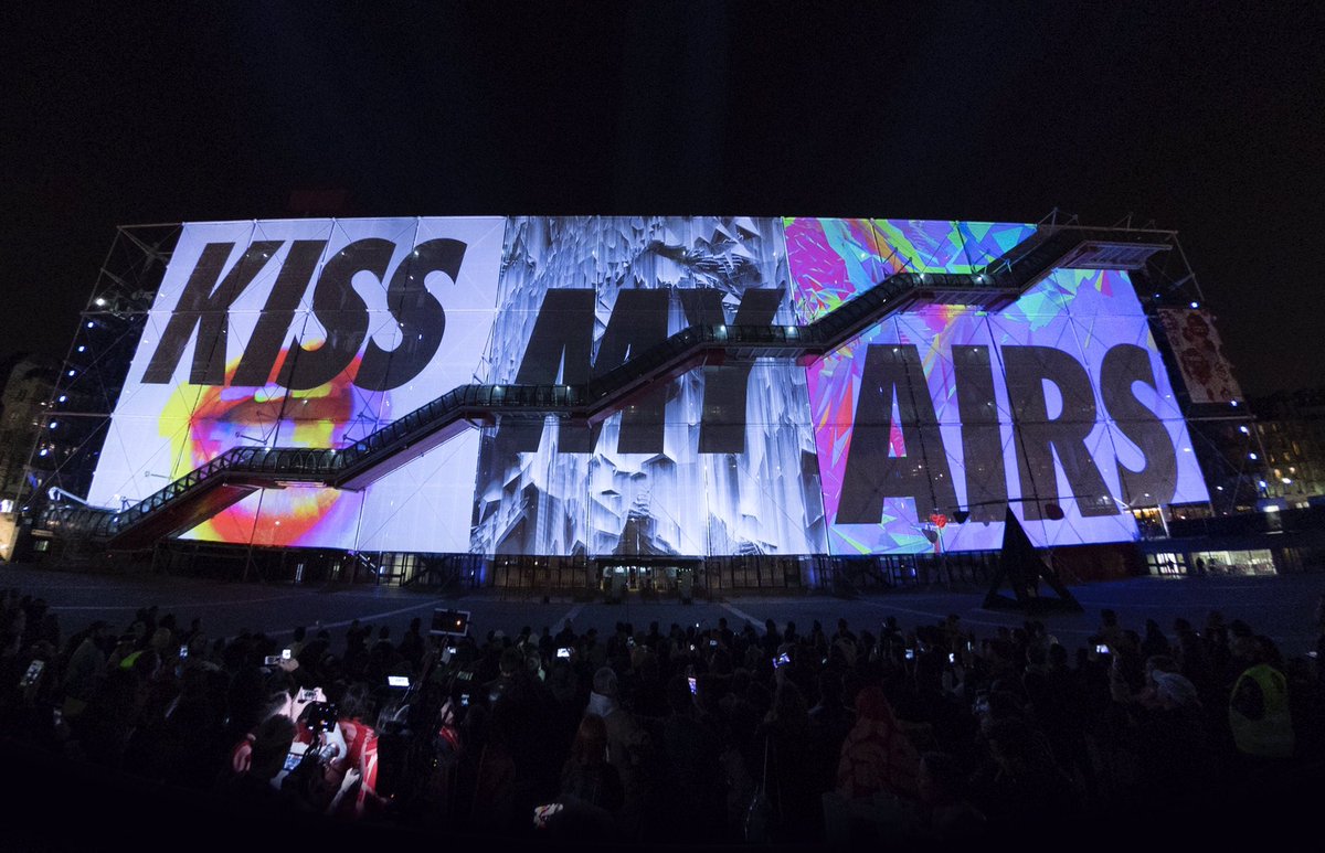 _StudioWhite's tweet photo. #AirMaxDay!
Projection pour les 30 ans de la Air Max à Beaubourg hier soir.
#NIKE #vapormax #kissmyairs #_SWteam 📷 @jeremyjosselin https://t.co/ArH3Ye7IT1