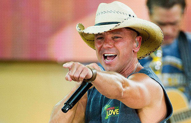 Happy Birthday également à Kenny Chesney  né le 26 mars 1968 à Knoxville dans le Tennessee. 