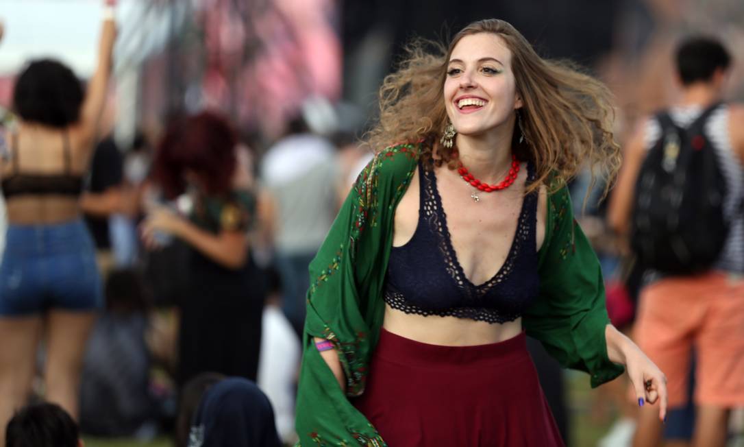 Lollapalooza 2017: Confira os looks de quem passou pelo festival neste sábado: glo.bo/2n6JoqN