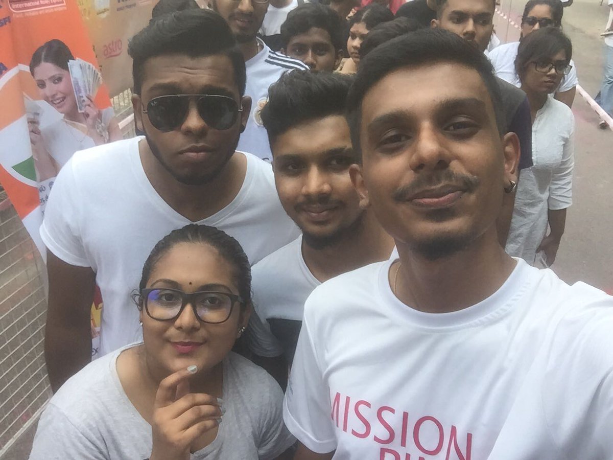 Nessh18's tweet photo. SDS Holi 2k17 with them 🎉💕💯😎 #sdsholi #letsholilah #2ndyear #lauss https://t.co/KWOhP0Mr1b
