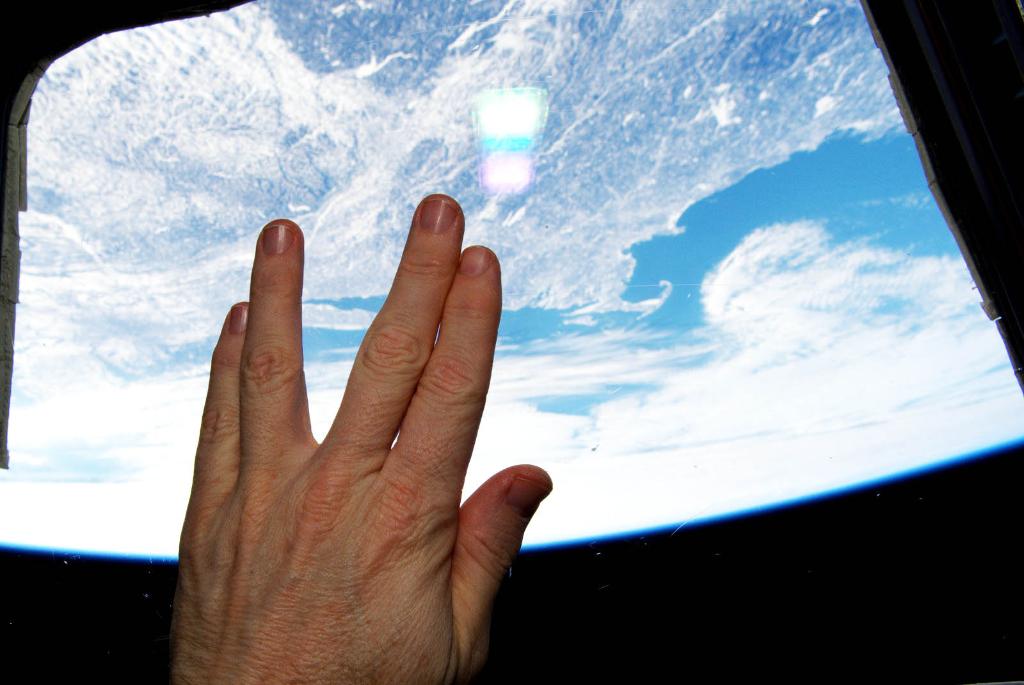 #Remembering Leonard Nimoy, <a href="/StarTrek/">Star Trek</a>'s Mr. Spock, on his #birthday. <a href="/AstroTerry/">Terry Virts</a> gave this salute over Nimoy's hometown in 2015. #LLAP