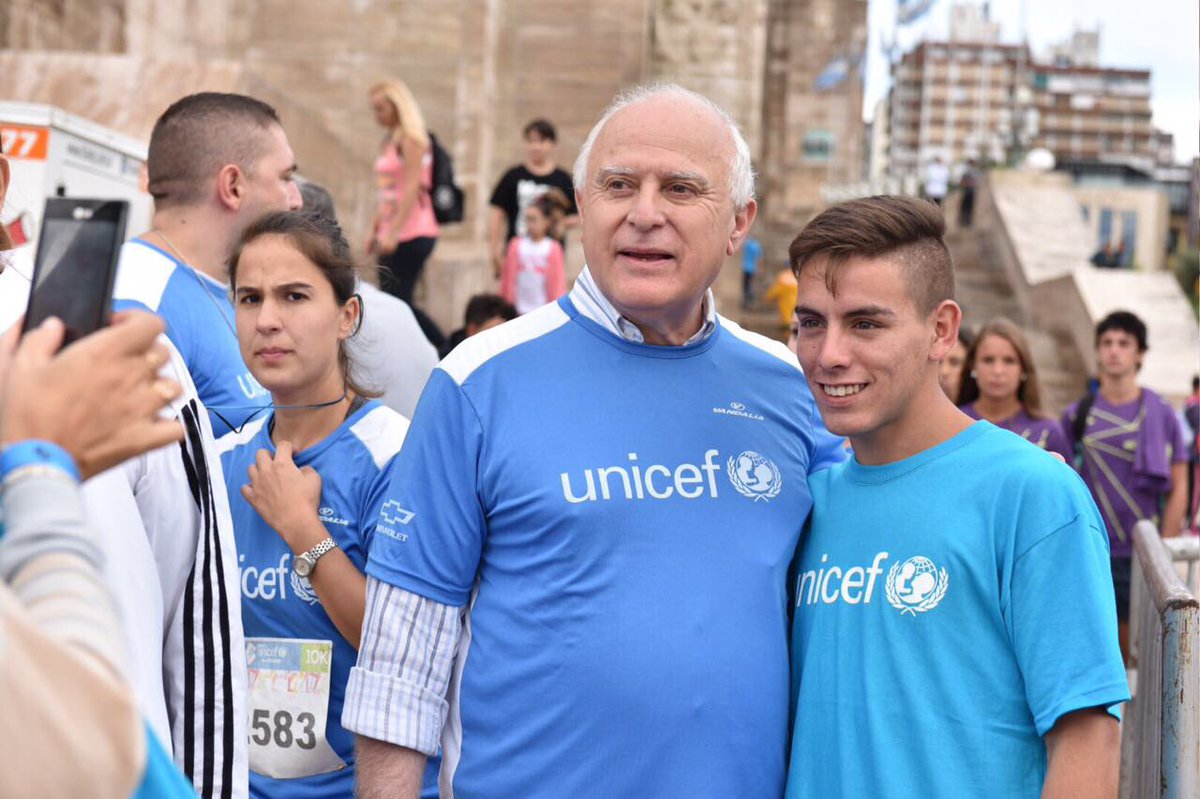 MiguelLifschitz's tweet photo. Nos sumamos con el #VuelvoaEstudiar a la #CarreraUNICEF por la educación, porque terminar la secundaria es un derecho de todos! https://t.co/zednHkcu7V