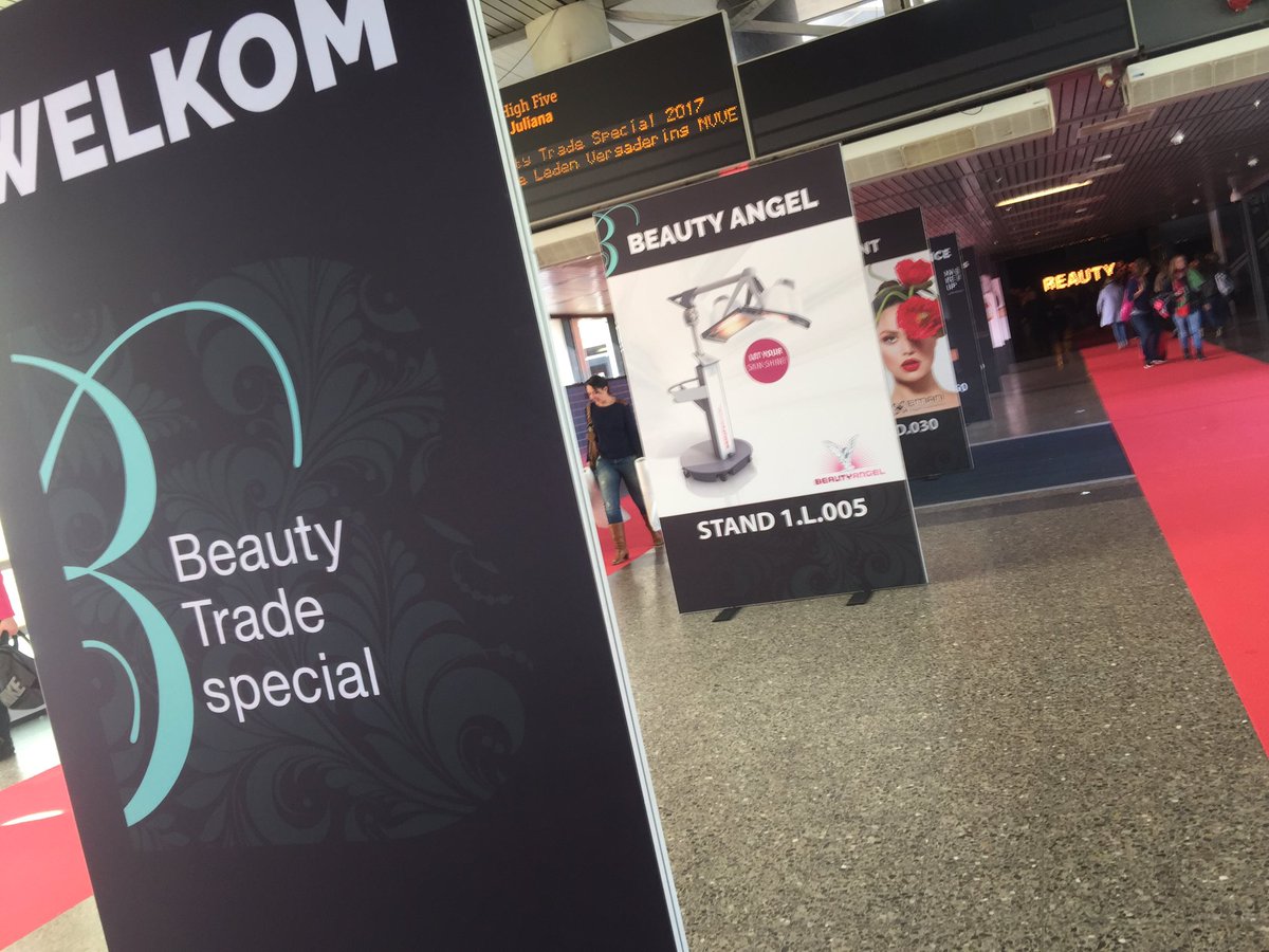 makeupawards's tweet photo. Vandaag zijn we live op https://t.co/eU4aPA1sHL vanaf #beautytradespecial Kijk mee of kom naar de Beauty garden! https://t.co/upViTztFPw