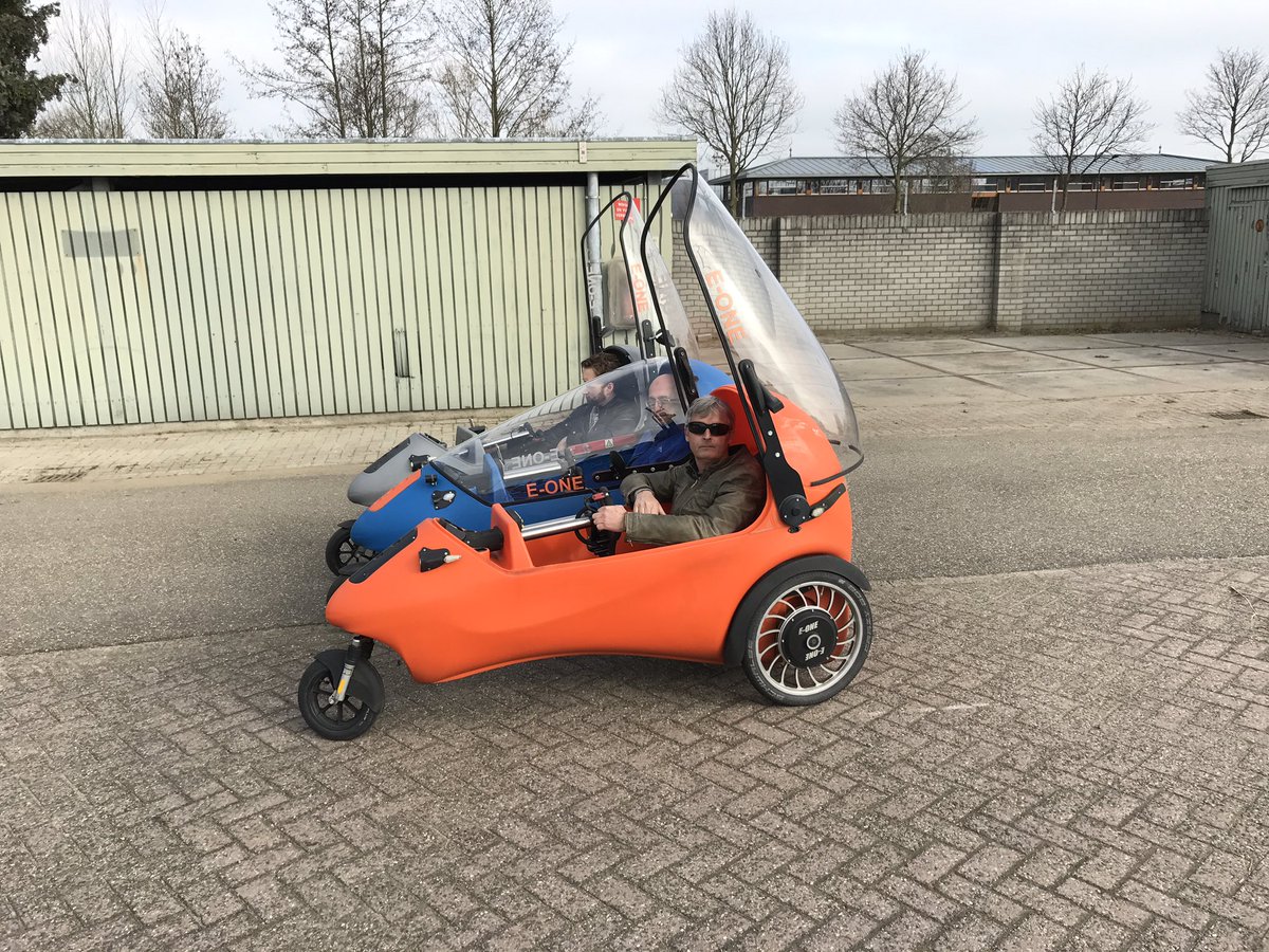 DZyzzion's tweet photo. Goal accomplished! A new Guinness world record, longest procession of 100% electric vehicles: 746! #EParade2017 #GuinnessWorldRecord https://t.co/Bdb7debQtk