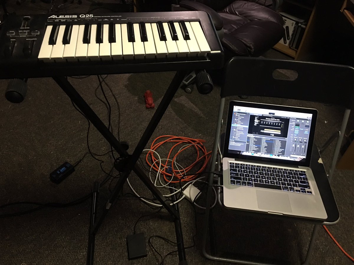 blackcatfridays's tweet photo. #Keys #Synths #NewEP https://t.co/CovYDdmU0s