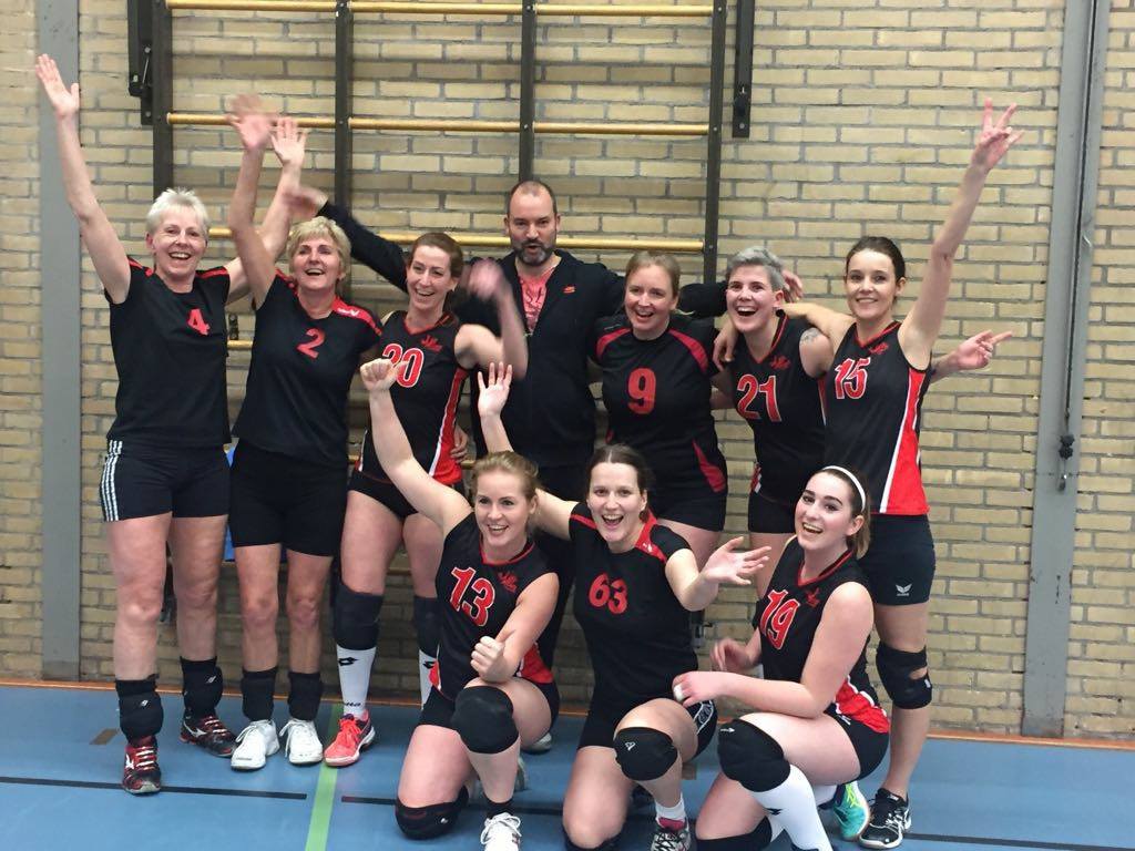 Setfighters's tweet photo. D2 en H2 zijn KAMPIOEN. Gefeliciteerd allemaal #Setfighters https://t.co/xw7AQc52iR