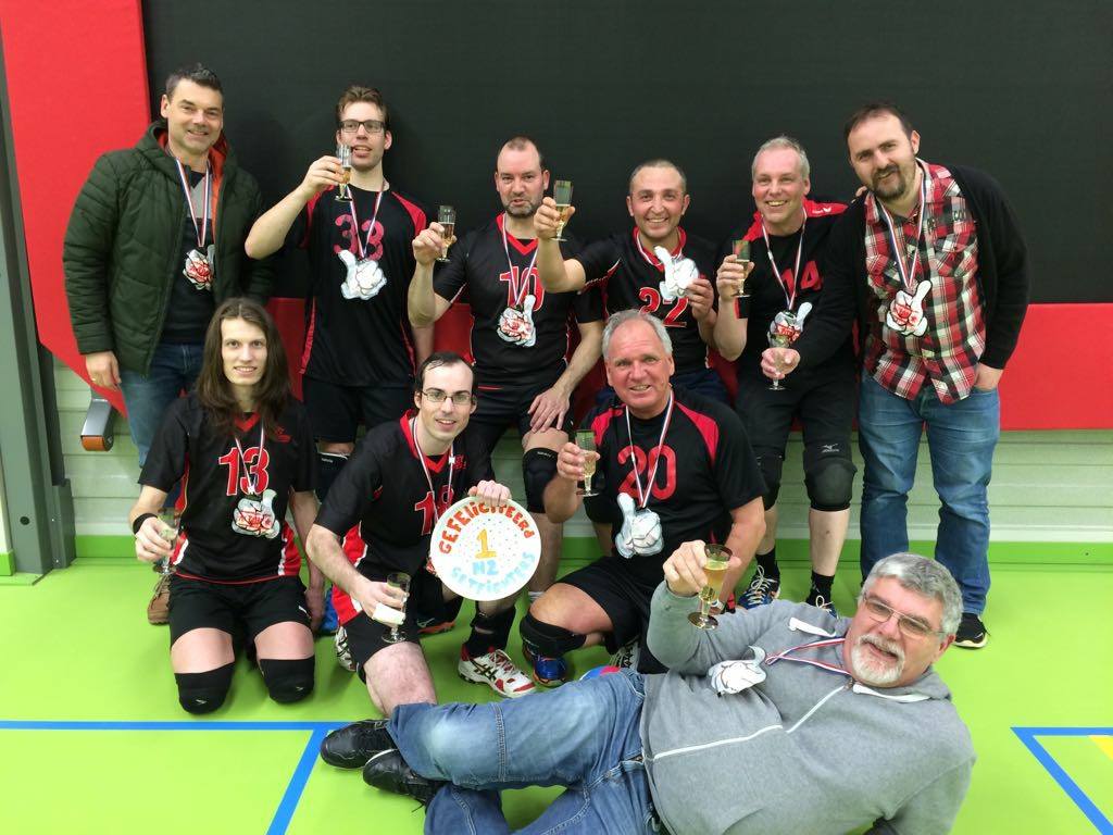 Setfighters's tweet photo. D2 en H2 zijn KAMPIOEN. Gefeliciteerd allemaal #Setfighters https://t.co/xw7AQc52iR