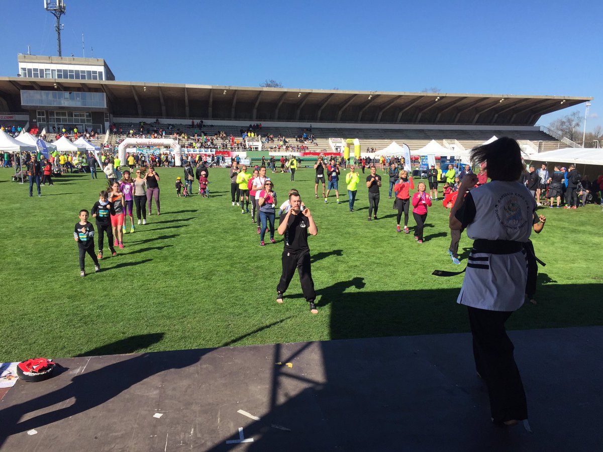 ManchuriaKungFu's tweet photo. #initiation de #Mansuria #kungfu à l'#ekiden de @saint_etienne_ @SaintESports en faveur de #chukids42 #martialarts https://t.co/7zlHMxkE5W