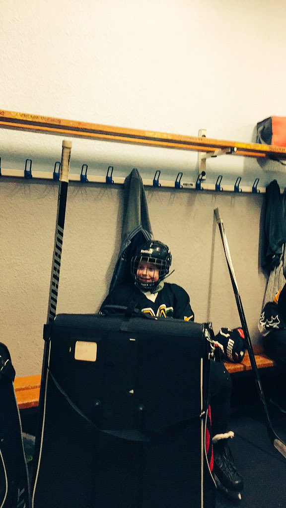 FredericBanella's tweet photo. Avant dernier de la saison!
#icehockey #colmar #warriors https://t.co/86KxjhFXhC