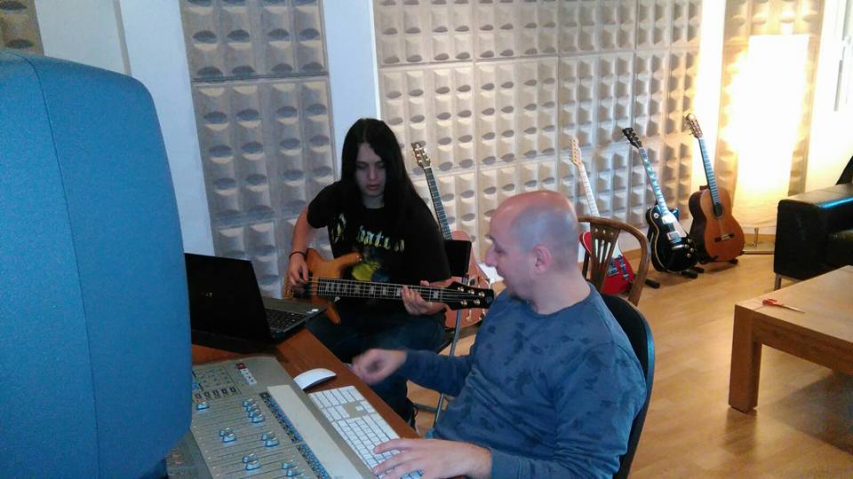 DreamsofAgony's tweet photo. #bass #recordingstudio #dreamsofagony #symphonicmetal #drums #keyboard #femalefrontedmetal #NewRecord #estudio #grabando #metal @BranDeOz https://t.co/p3ENVvqeu9