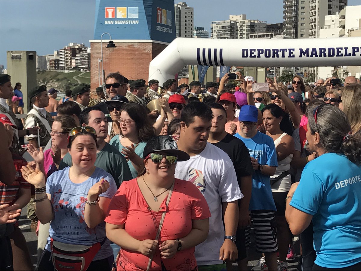 juanchogano's tweet photo. Acompañada por la Banda del Ejército la Correcaminata de #Asdemar en la semana del #DiaInternacionalSindromeDown https://t.co/4J3NZ6ZaTu