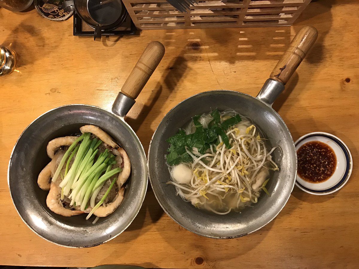 신촌 한 골목 안쪽에서 숨은 카리스마가 넘치는 오너셰프가 태국 동네 선술집과 같은 고타이를 혼자서 운영하고 있다🇹🇭메뉴는 몇가지 요리 밖에 없지만 재료는 완전히 싱싱하고 모든 요리는 심플하지만 후반전이 있는 듯 끝까지 맛있게 즐길수있음😋신촌로12다길6