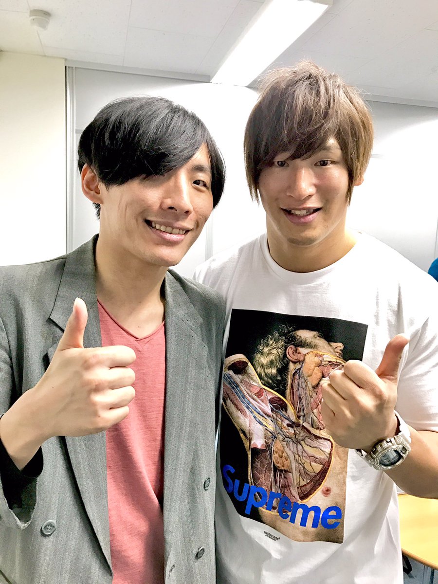 ナカムラリョウ Ryo Nakamura No Twitter 大怪獣モノ ツッコミ可能上映 満員御礼 僕も上映後ステージに上がらせていただき 劇中歌 恋はエメラルド を歌わせていただきました これで一区切りついたので皆さんと記念撮影を 主演 飯伏幸太さん 幼少期の