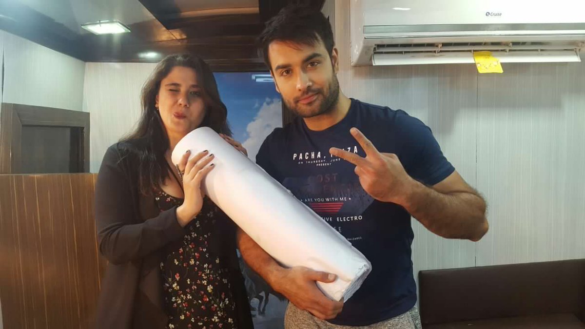 drashti_1985's tweet photo. #Exclusive Vivian Dsena accepts 800 letters from fans
 @VivianDsena01 @birsen2sen @Sakek_TR https://t.co/POygxHMlOm