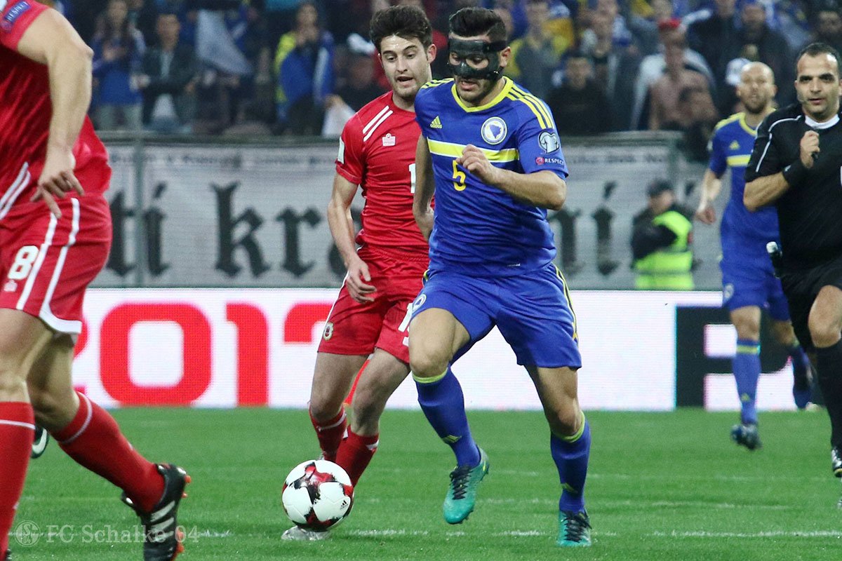s04_es's tweet photo. .@seadk6 ayer con @NFSBiH ante Gibraltar. #BIHGIB #S04 🔵⚪ https://t.co/80Pq6kwliO