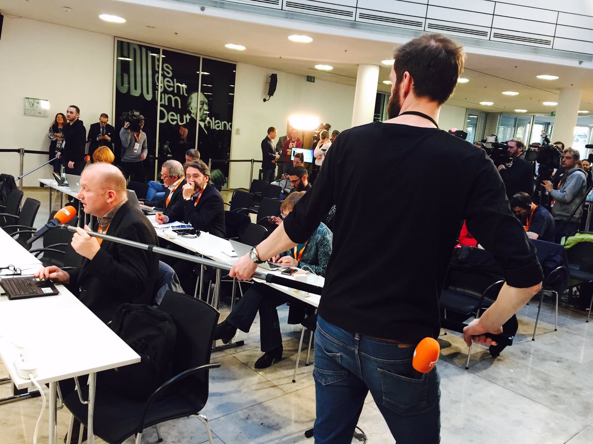CDU's tweet photo. Gute Stimmung heute im Konrad-Adenauer-Haus am Abend der #ltwsaar17 #ltw17 https://t.co/c5tG0sog8a